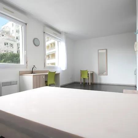 Suiteasy Albert Thomas Aparthotel *